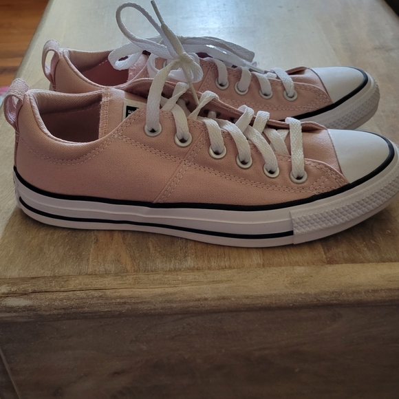 Converse Low Top Sneakers Soft Pink and White - Picture 2 of 5